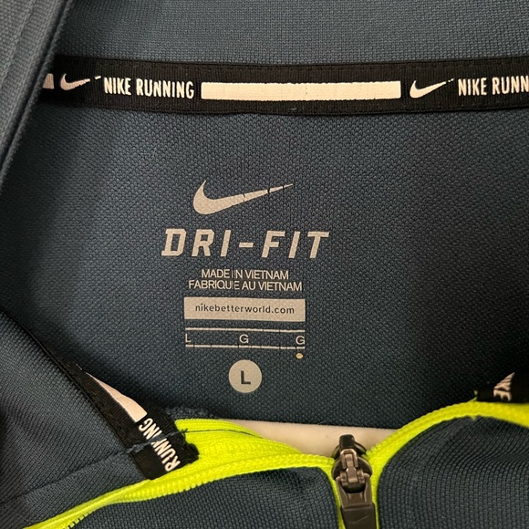 Nike Dri-Fit Running 1/4 Zip Jacket - Picture 2 of 3